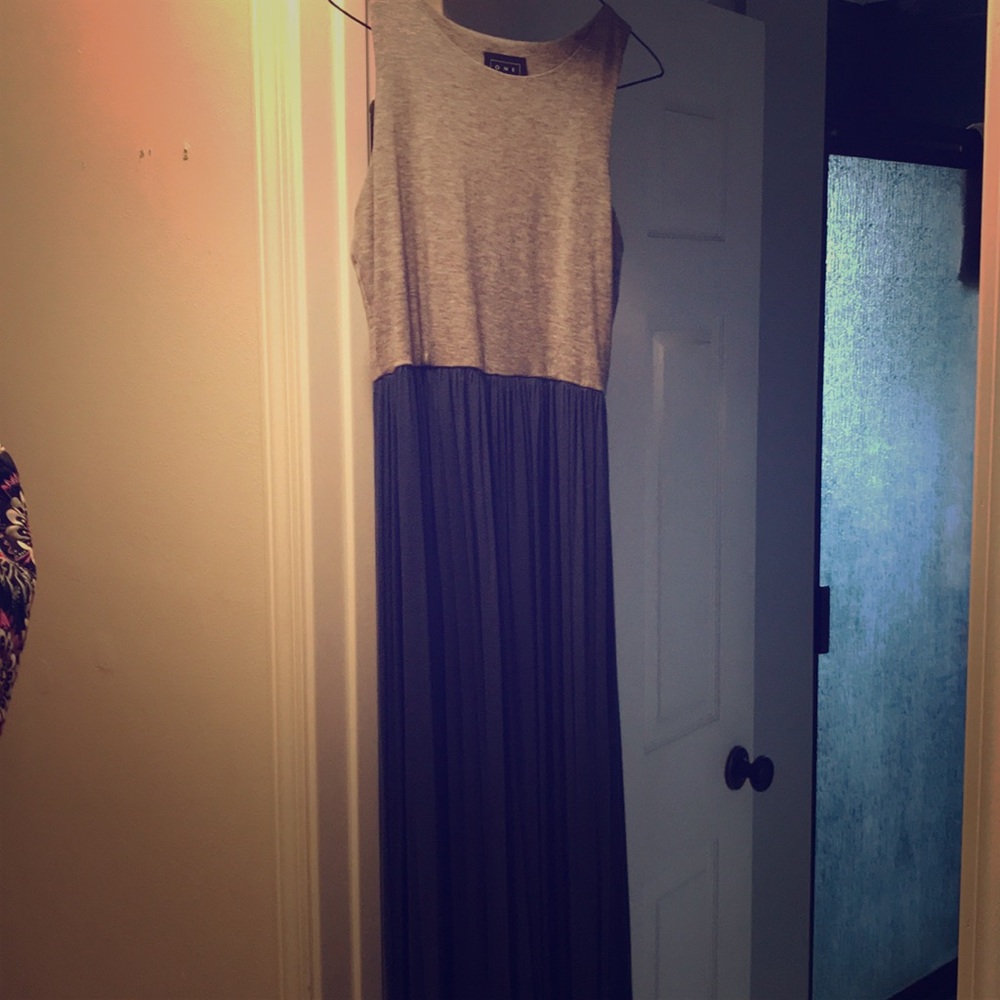 Super cute Razorback maxi dress